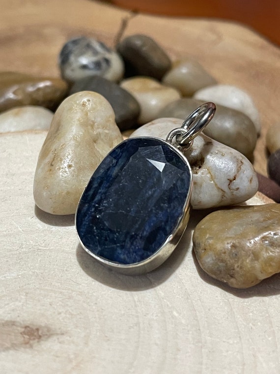 Natural Blue Oval Sapphire Pendant (925) - image 1