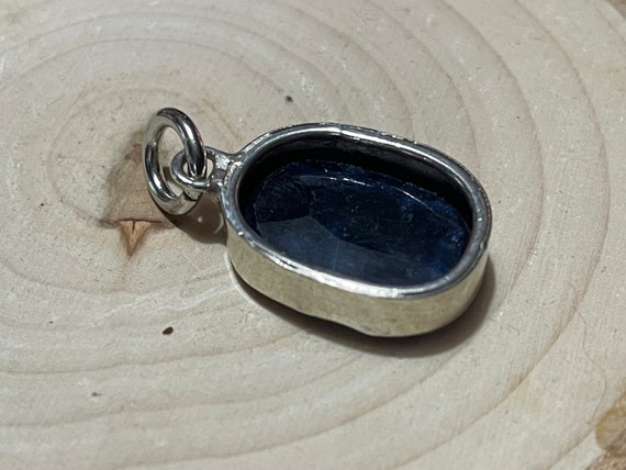 Natural Blue Oval Sapphire Pendant (925) - image 5