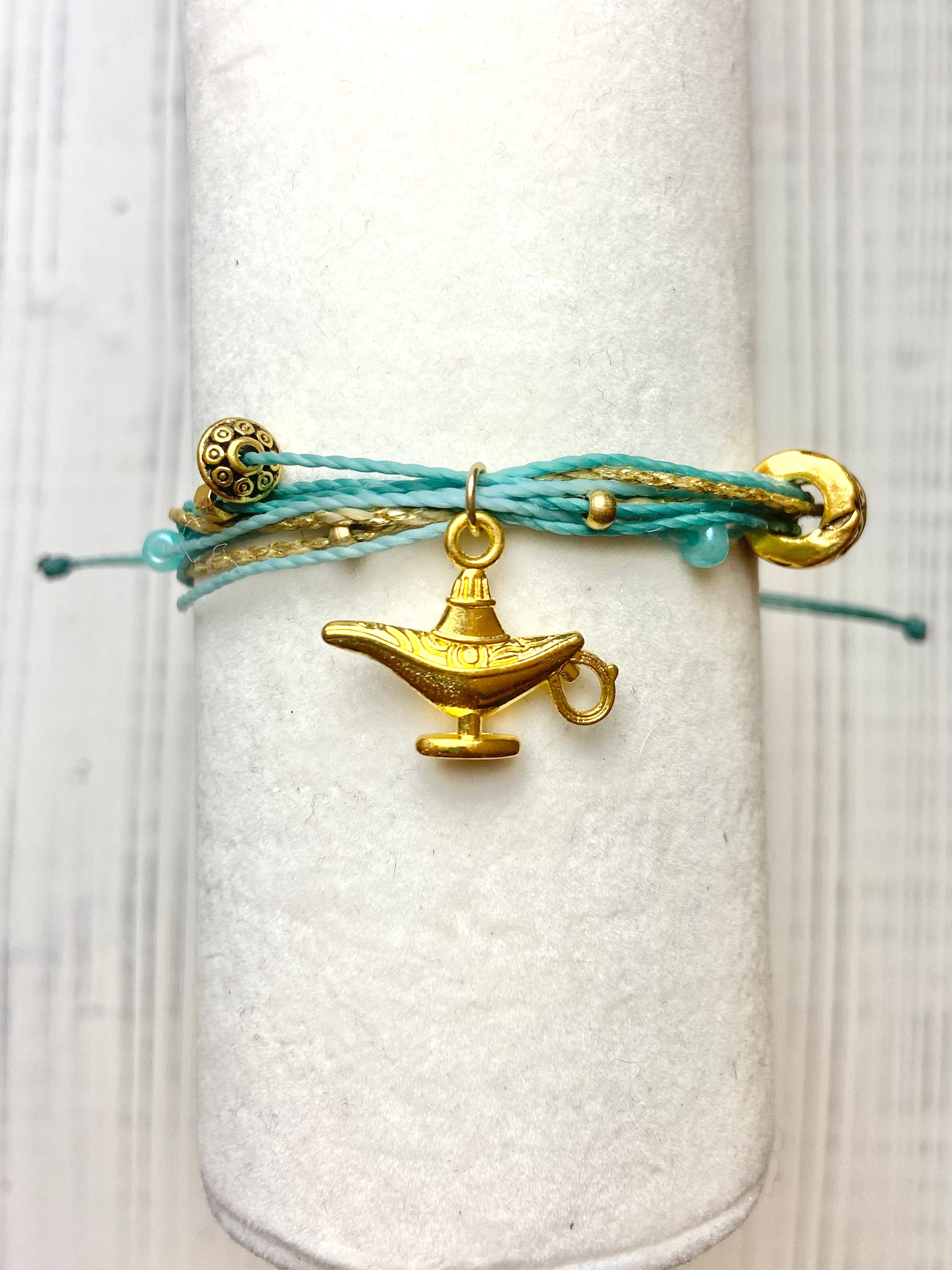 Achat Aladdin inspiré génie cadeau amitié Bracelet Disney princesse cadeau  Aladdin jasmin cadeau lampe charme génie bracelet à breloques en gros