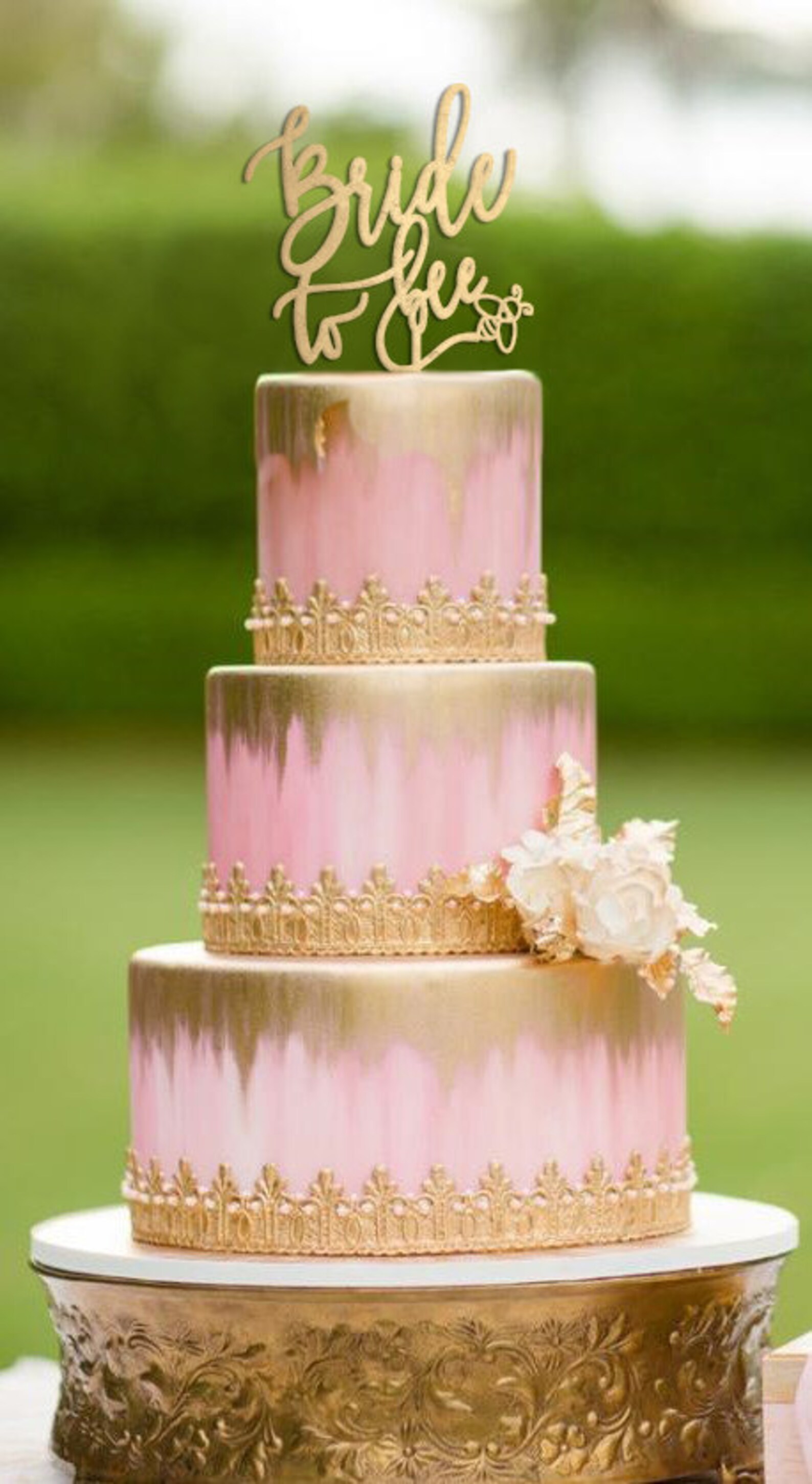 торт розовое золото для девочки. торт в розовом стиле. торт розово золотой. торт розовый с золотом. стильное украшение торта.