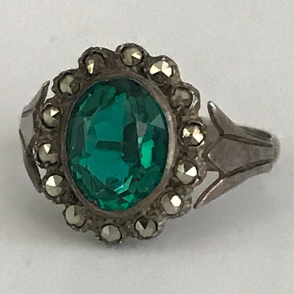 Vintage Sterling Silver Green Faceted Glass Marcasite Ring