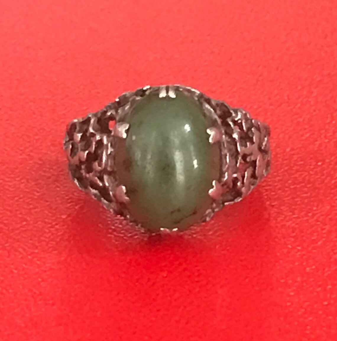 Bague brutaliste vintage Sterling Silver avec pierre verte Bague brutaliste vintage Sterling Silver avec pierre verte