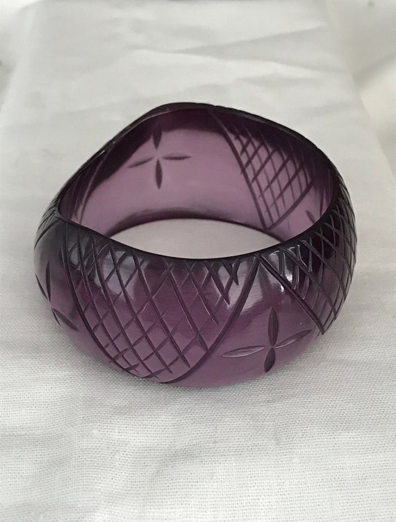 Vintage Chunky Carved Purple Lucite Bangle Bracel… - image 3