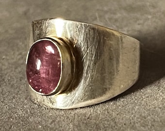 Bague en argent sterling avec cabochon rose ovale serti clos