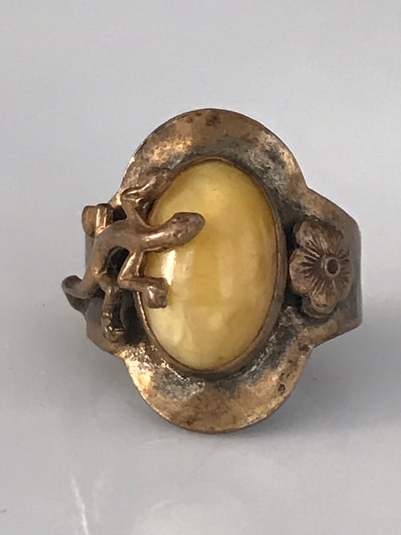 Vintage Ring with Lizard on Yellow Peking Glass St