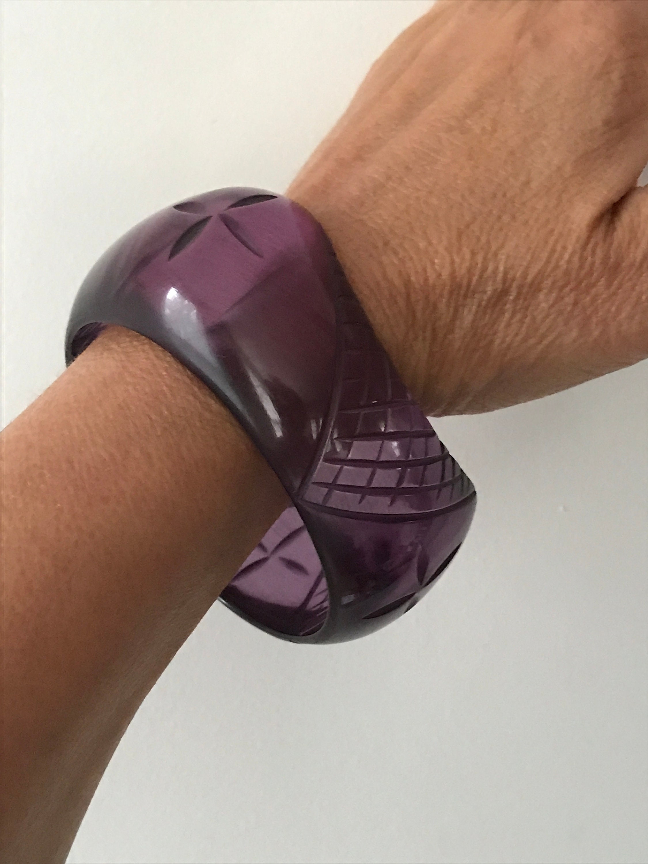Bracelet Manchette Vintage En Lucite Violet - Bijou Fantaisie Femme - Occasion En Bon état
