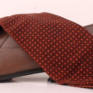 Calcetines de vestir para hombre con estampado cuadrado en tonos marrones y naranjas, de algodón egipcio, hasta la pantorrilla.