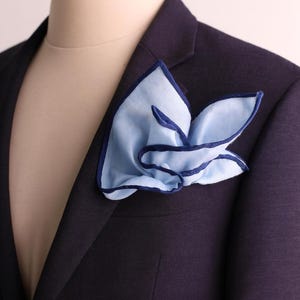 Blaues Leinen Einstecktuch: Hand-gerollte Kanten, Herren Accessoire