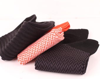 Herren Baumwollsocken | Schwarze Baumwollsocken | Geschenk für Mann | Fischgrät Socken | 3er Pack | Mittlere Wadensocken | Orange Socken |