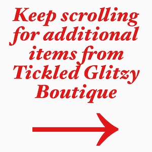 Pu&ograve; includere: Testo rosso su sfondo bianco che dice "Keep scrolling for additional items from Tickled Glitzy Boutique". Una freccia rossa punta a destra.