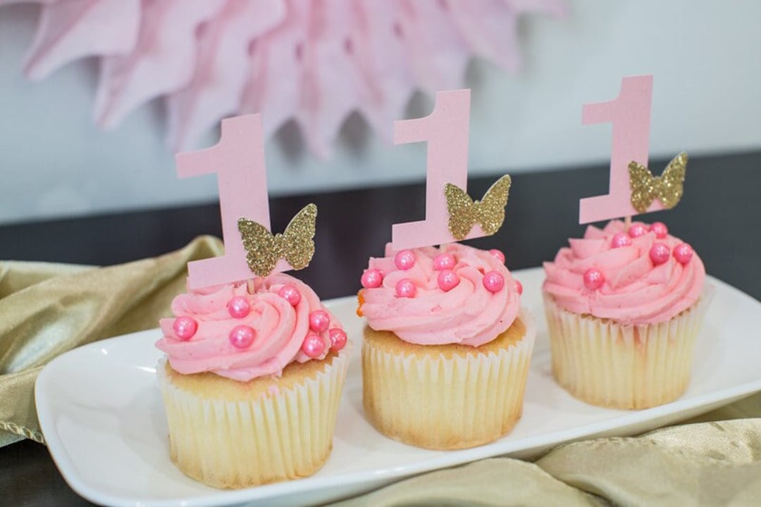 Tarjeta De Cumpleaños Adornada A Mano Para Hija | Mariposas Y Pastel (Rosa) - Regal