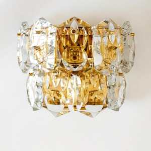 Opulent Mid Century Modern sconce with large faceted cut crystal prisms on gold frame / 2-tiered KINKELDEY vintage 1970s glass wall lamp