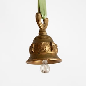 Kleine spanische Vintage-Gothic-Stil Glocke, geschnitztes Dekor, Messing gegossen, Glasklöppel