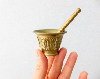 Tiny Gothic style Spanish vintage sculpted cast brass mortar with pestle / Very small utensil for cooking, kitchen decor or photo props