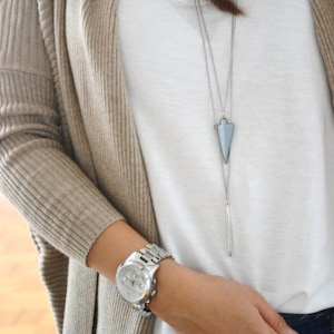 Schichtung lange Halskette - Einfache Halskette für jeden Tag - Pfeil Anhänger - Metall Tropfen Anhänger - Minimalistischer Schmuck - Unisex