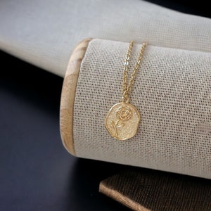 18k Gold Plated Floral Necklace - Waterproof Stainless Steel -Tarnish Free  Chain-  Dainty Gold Necklace - Gift Ideas for Friends