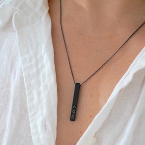 Herensieraden - matzwarte hanger - graveerbare hanger - gepersonaliseerde ketting - cadeau voor vriend - cadeau voor papa - modern en minimalistisch