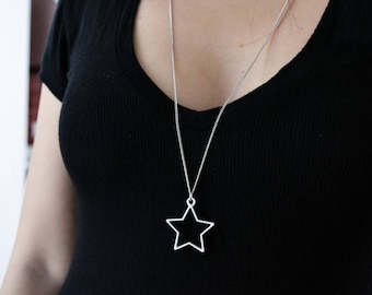 Colar com Pingente de Estrela Prateado Fosco – Joia Minimalista, Presente Ideal para Irmã