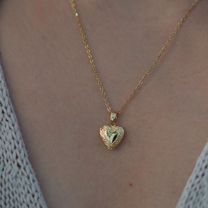 18k Gold Plated Heart Locket Dainty Heart Locket with photos Locket Charm Necklace Love Locket Gift for Her Valentines day gift zdjęcie 4