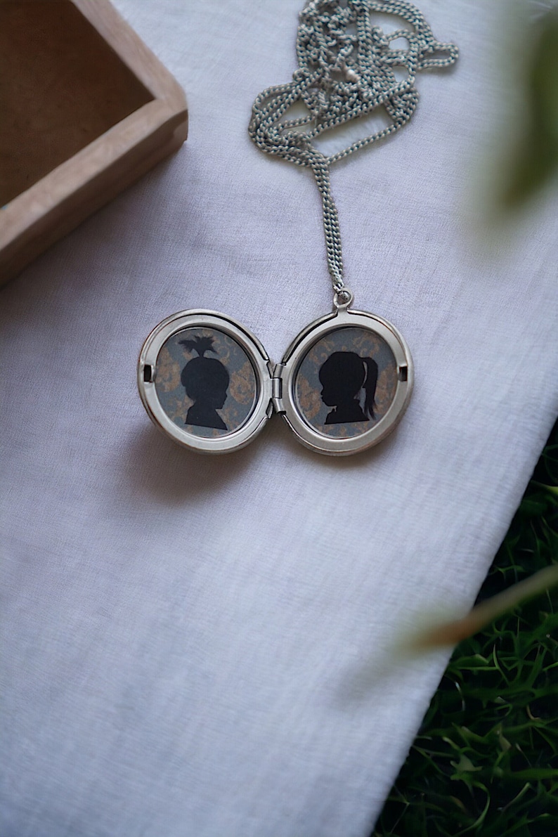 Cloth Locket Custom Round Stainless Steel Locket, Photo Locket Necklace With ...