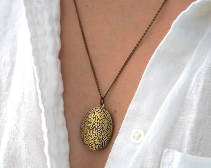 Gold Oval Locket Necklace - Floral Oval Locket - Gold Locket Necklaces - Photo Keep safe Jewelry - Long necklaces - Long layering necklaces