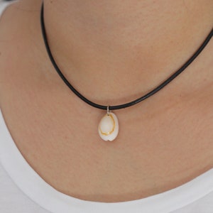 Cowrie Seashell Choker Necklace - Seashell Necklace - Black Choker Necklace - Unisex Necklace