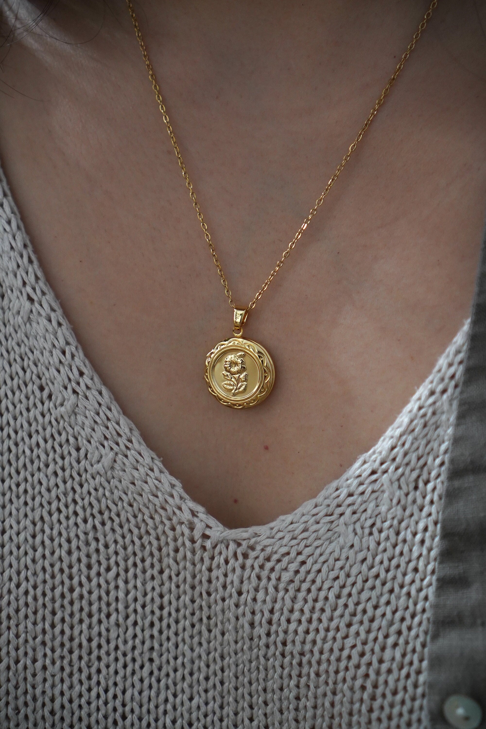 18K Gold Plated Locket Necklace - Round Locket Necklaces with Photo - Personalized Jewelry  - Gold necklace - Locket with photo - Gifts