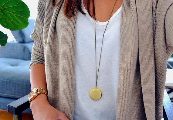 Elegant Vintage Gold Locket Long 