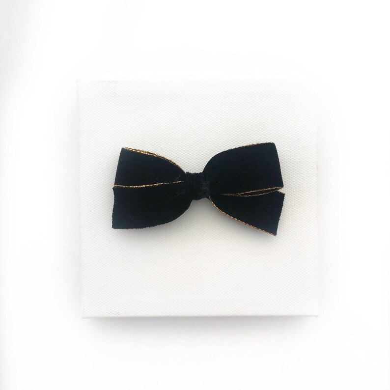Vintage Velvet Willa Bow Glided Gold Black