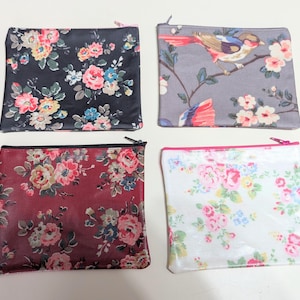 Porta-moedas feito em oleado Cath Kidston