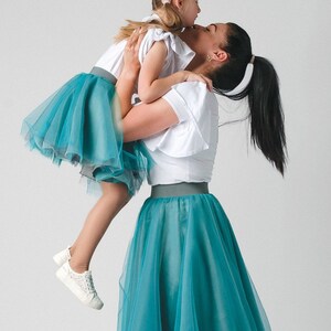 Tutus gris turquoise mère fille cadeau fête des mères tenues assorties à la famille jupes en tulle dégradé dégradé maman bébé jupe midi cercle complet image 3