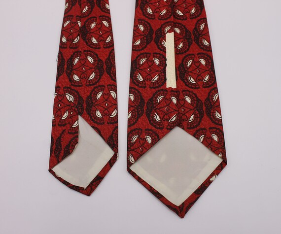 Red Swing Tie with Circular Fan Pattern - image 4