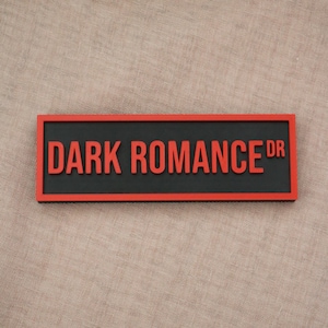 Donkerromantisch bord voor boekenplank || Book Boyfriend boekenplank straatnaambord || Boekachtig decor || Romantasy-bord voor boekenplank