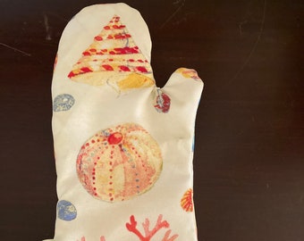 Seashell Baking Mitt