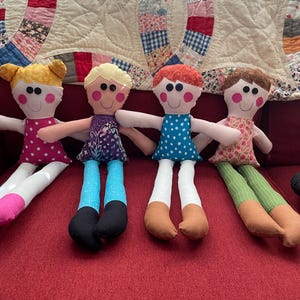 Stoffen pop lappenpop groep 4 Meisjespop