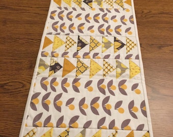 Contemporary Grey and Gold table runner
