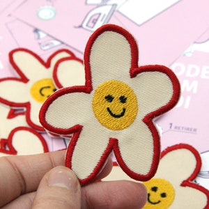 Smiling daisy patch