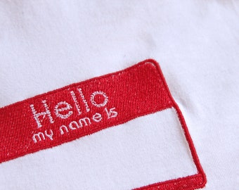 Hello my name is embroidered tshirt/ Tshirt brodé Hello my name is
