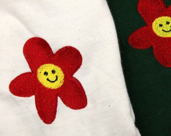 Smiling daisy embroidered tshirt / Tshirt brodé Marguerite heureuse