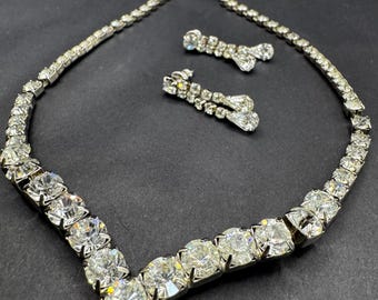 Parure De Bijoux En Strass Style Vintage - Collier & Boucles D'oreilles - Neuf Avec étiquettes