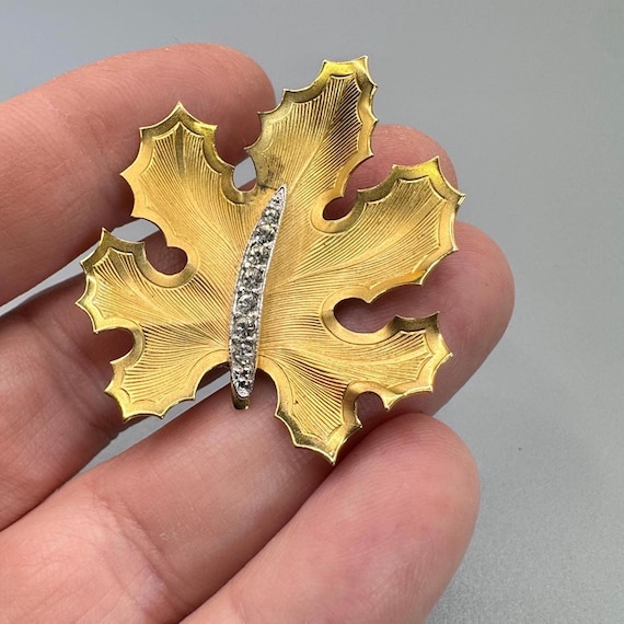 Broche Feuille Dorée - Occasion - Avec Usure Du Temps