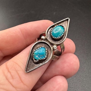 Anillo antiguo de plata de ley con turquesa