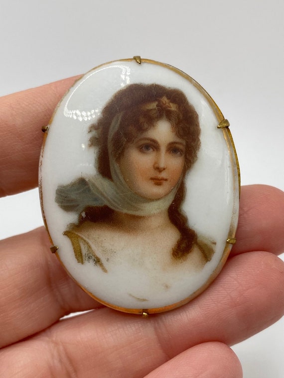 Victorian Lady Porcelain Painted Brooch
