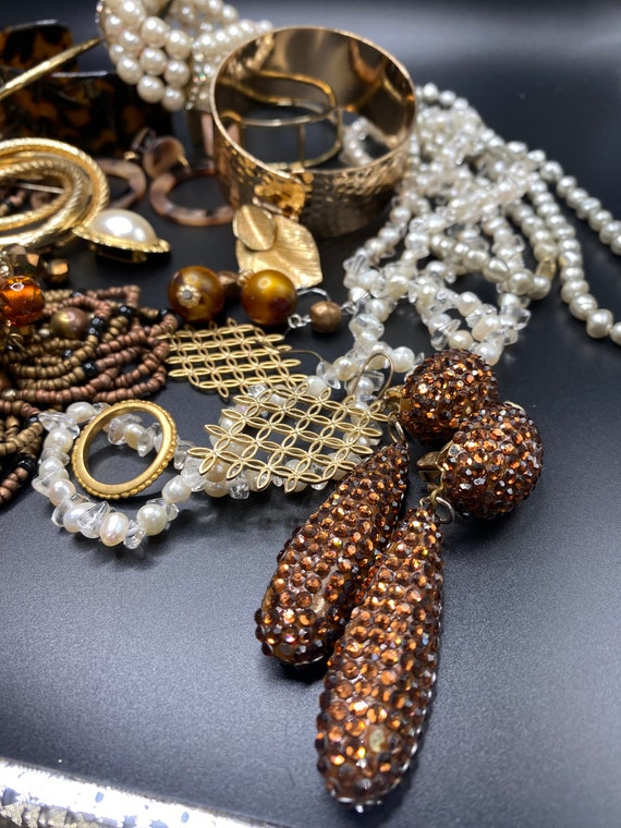 Animal Print and Pearls Jewelry Lot - image 4