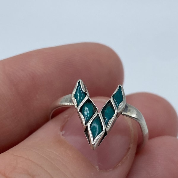 Old Pawn Turquoise V Sterling Silver Ring