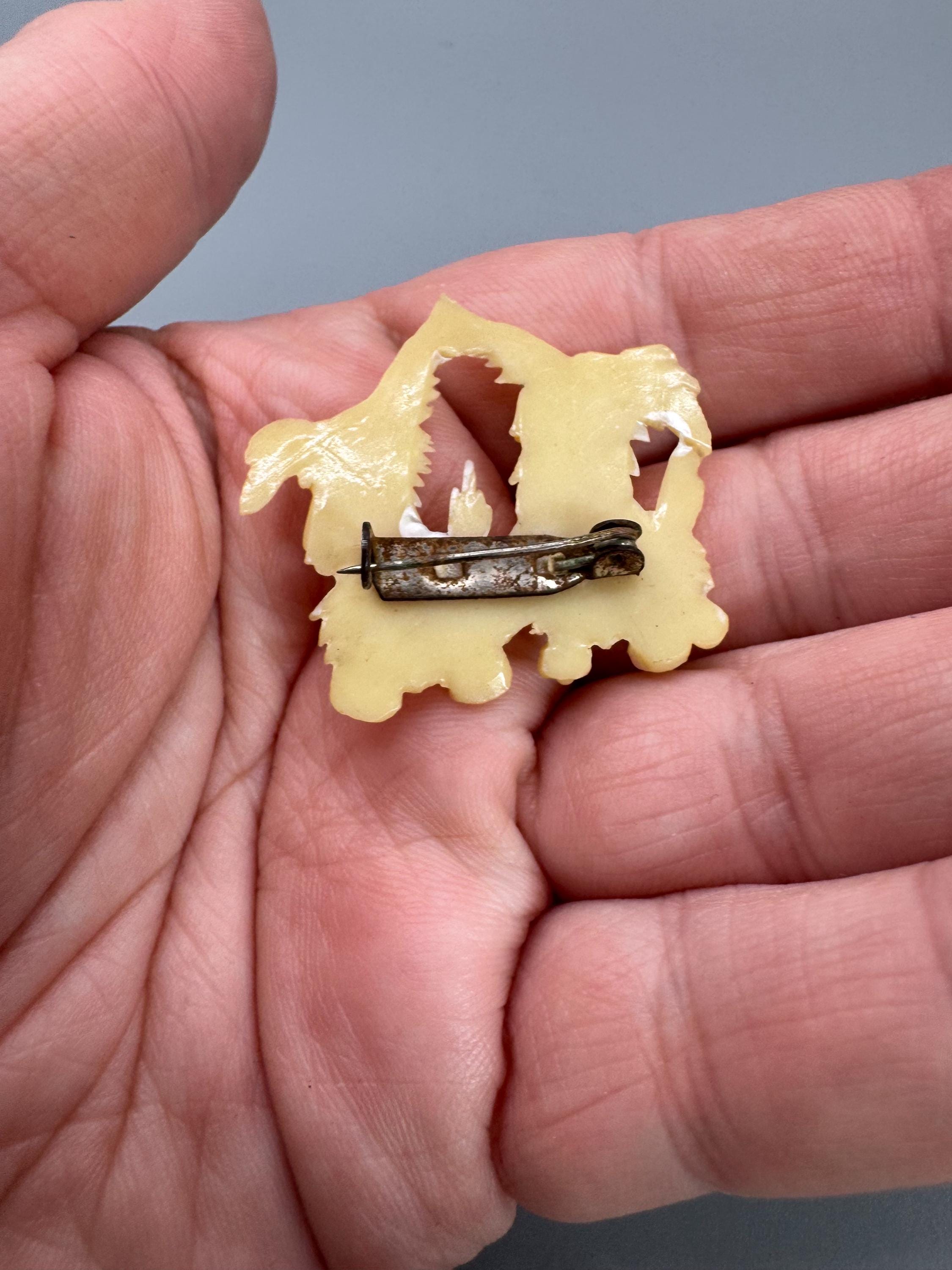 ヴィンテージ セルロイド スコティッシュテリア ドッグブローチ ヴィンテージ セルロイド スコティッシュテリア ドッグブローチ