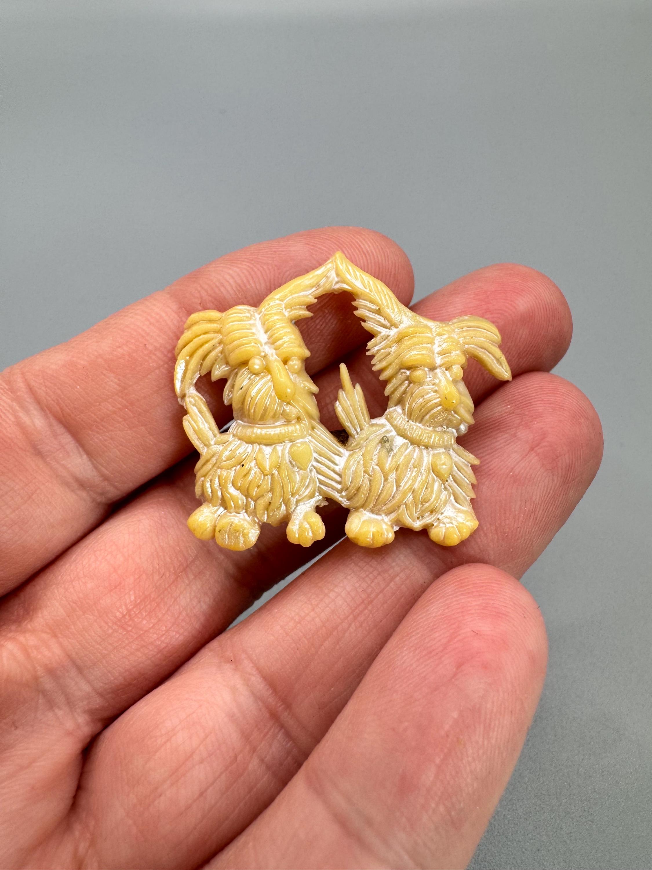 1940年代の2匹のスコティッシュ・テリア犬を描いたヴィンテージの