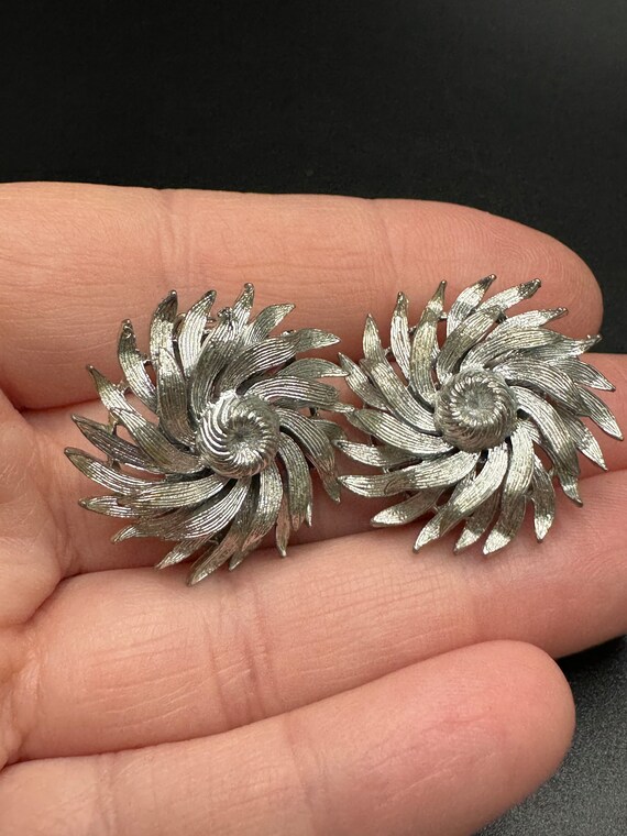 Vintage Lisner Atomic Silver Tone Clip on earrings - image 4