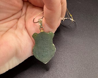 ヴィンテージ彫刻翡翠虫ペンダントネックレス - Etsy 日本