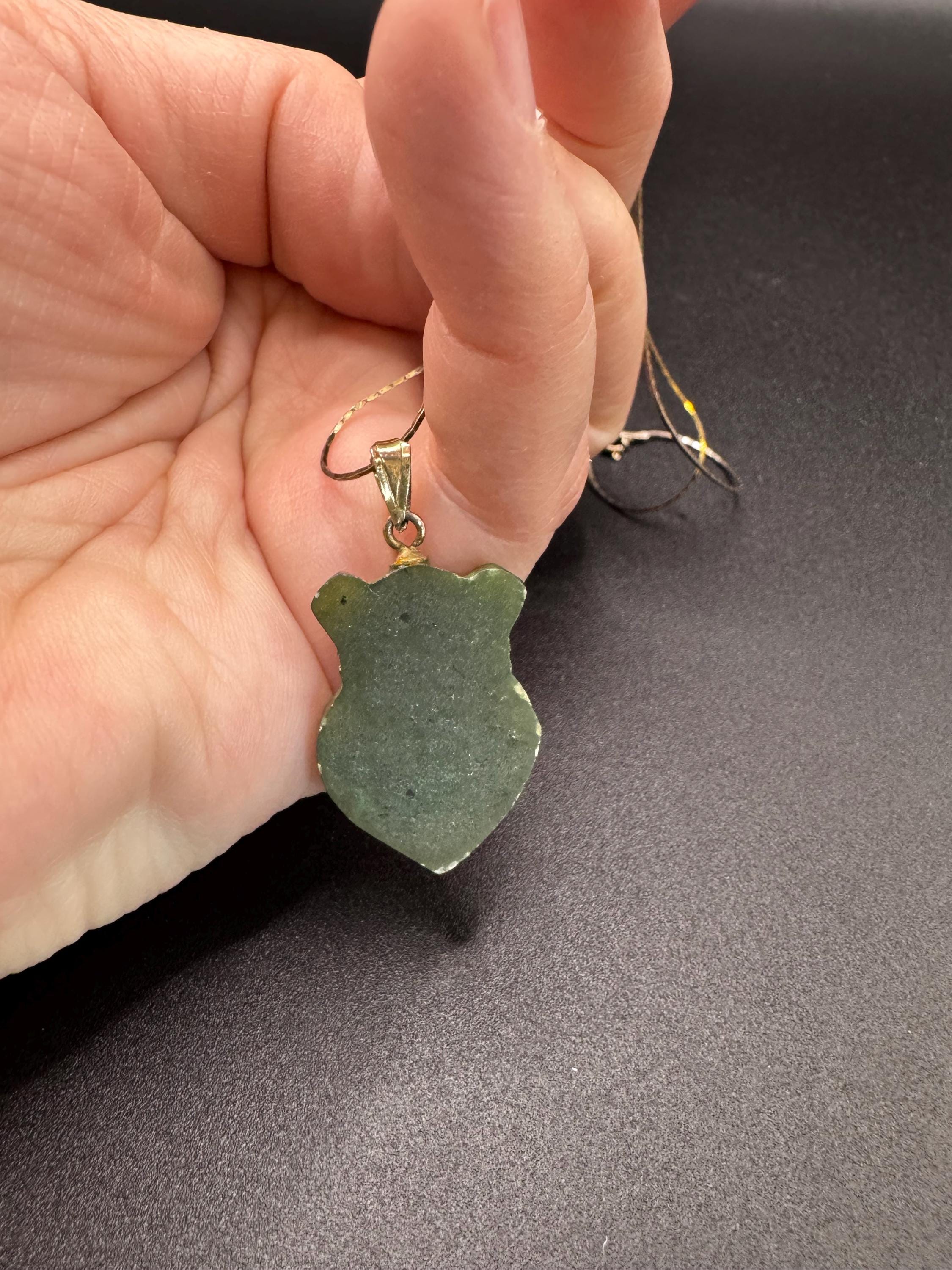 ヴィンテージ彫刻翡翠虫ペンダントネックレス - Etsy 日本